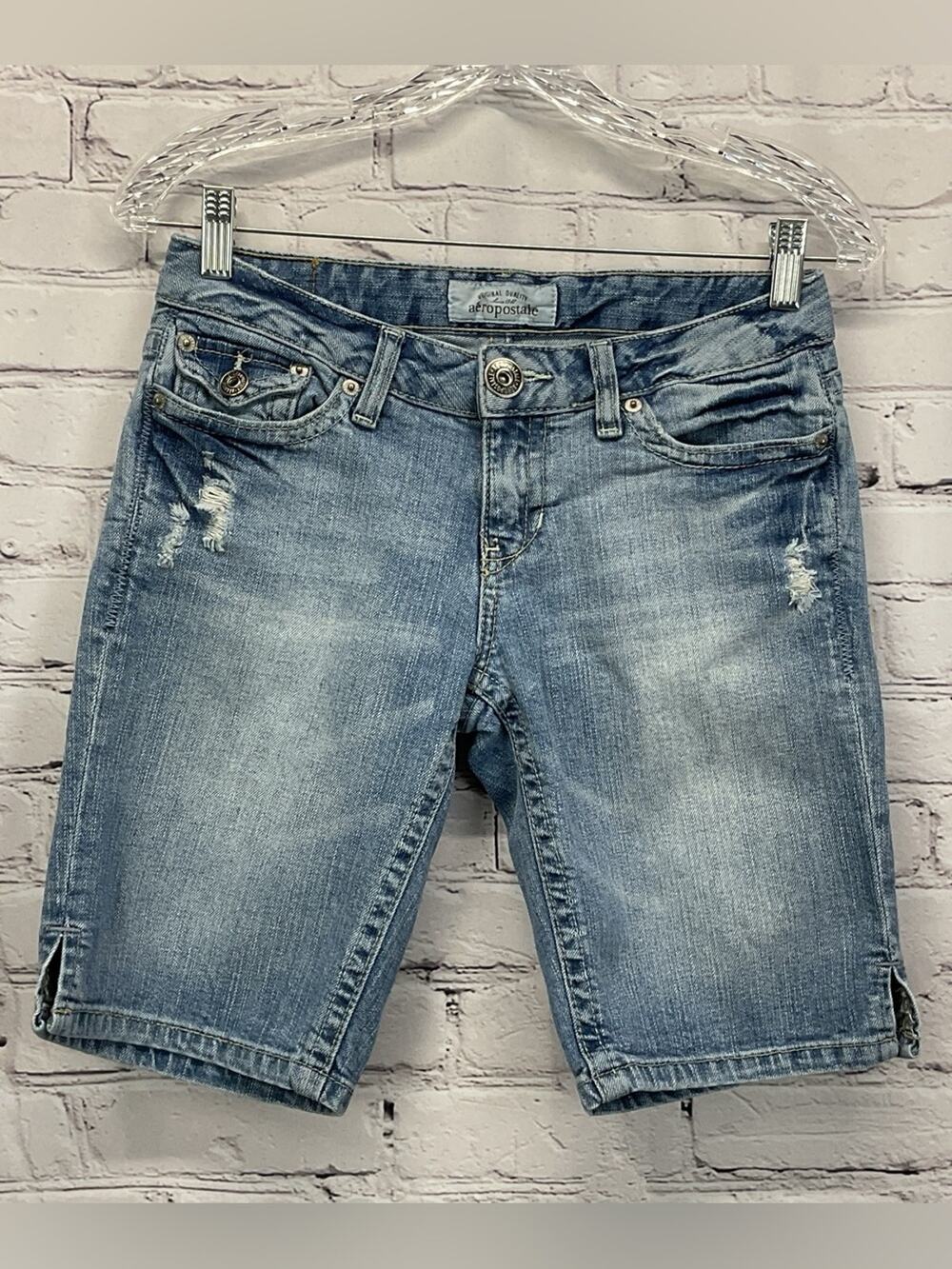AEROPOSTALE Y2K 90s Bermuda Jean Shorts Women's Size 1/2 Blue Distressed Festive